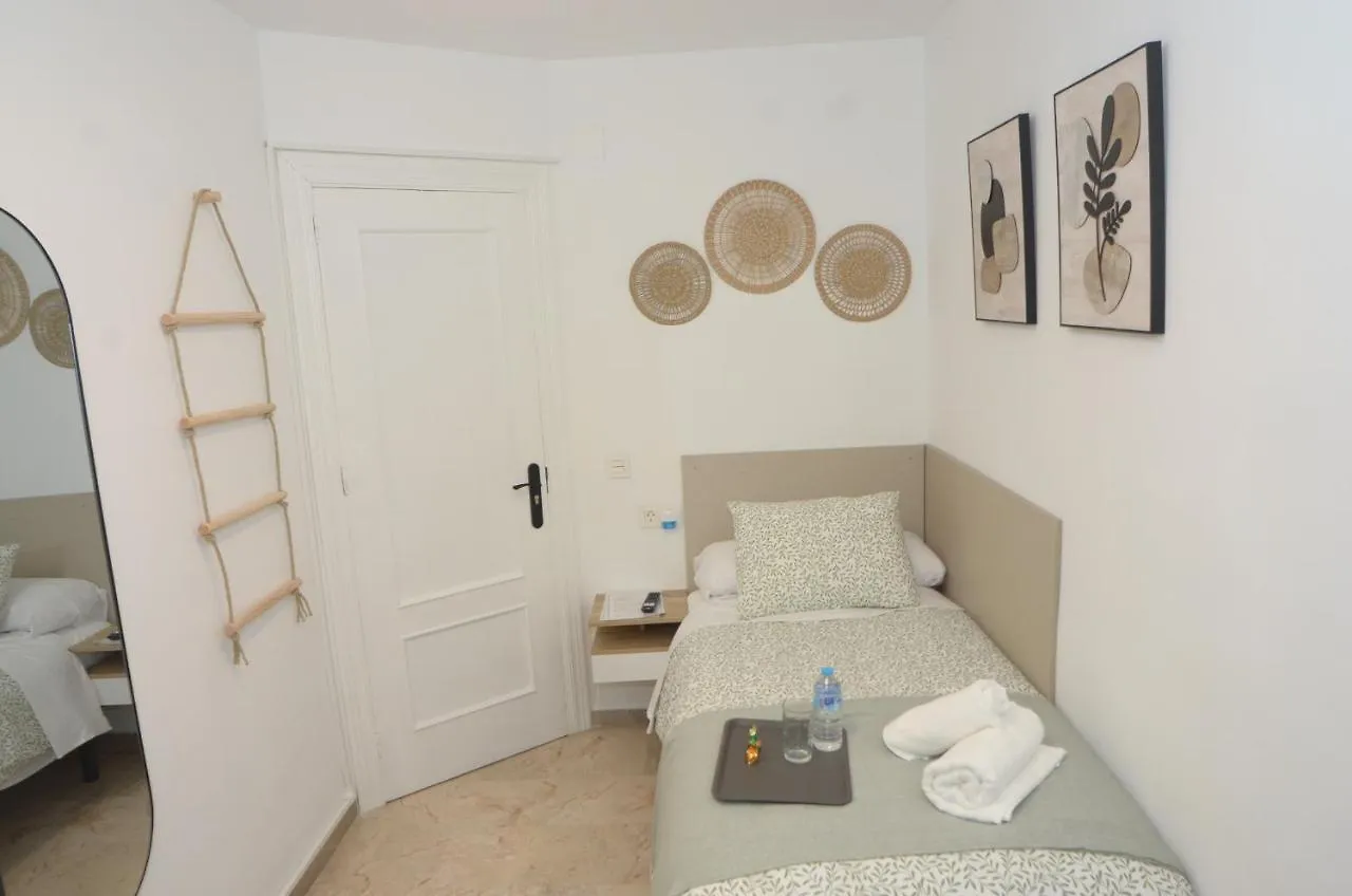 Alojamiento Azahara Hotel Malaga 0*,