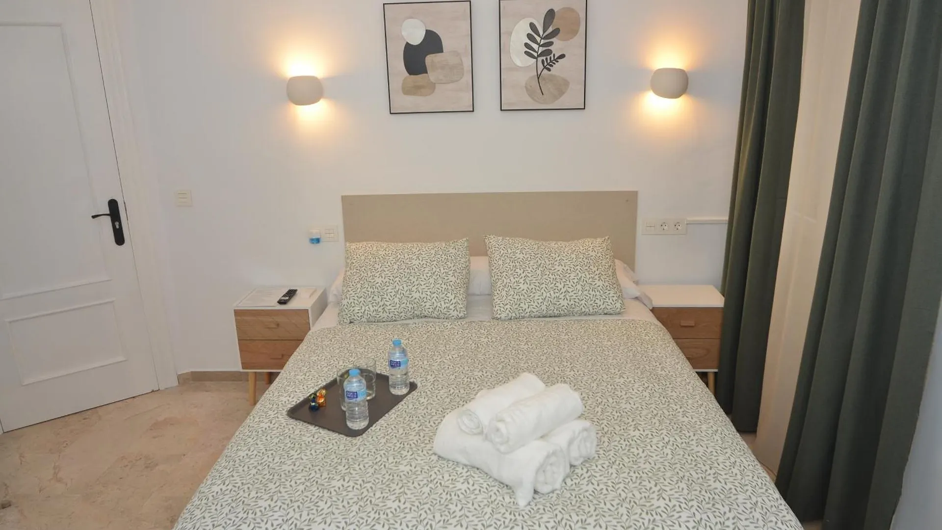 Guest house Alojamiento Azahara Malaga